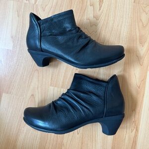 New! Naot Advance Heeled Ankle Boot in Black Leather / Size 38 (US 7-7.5)